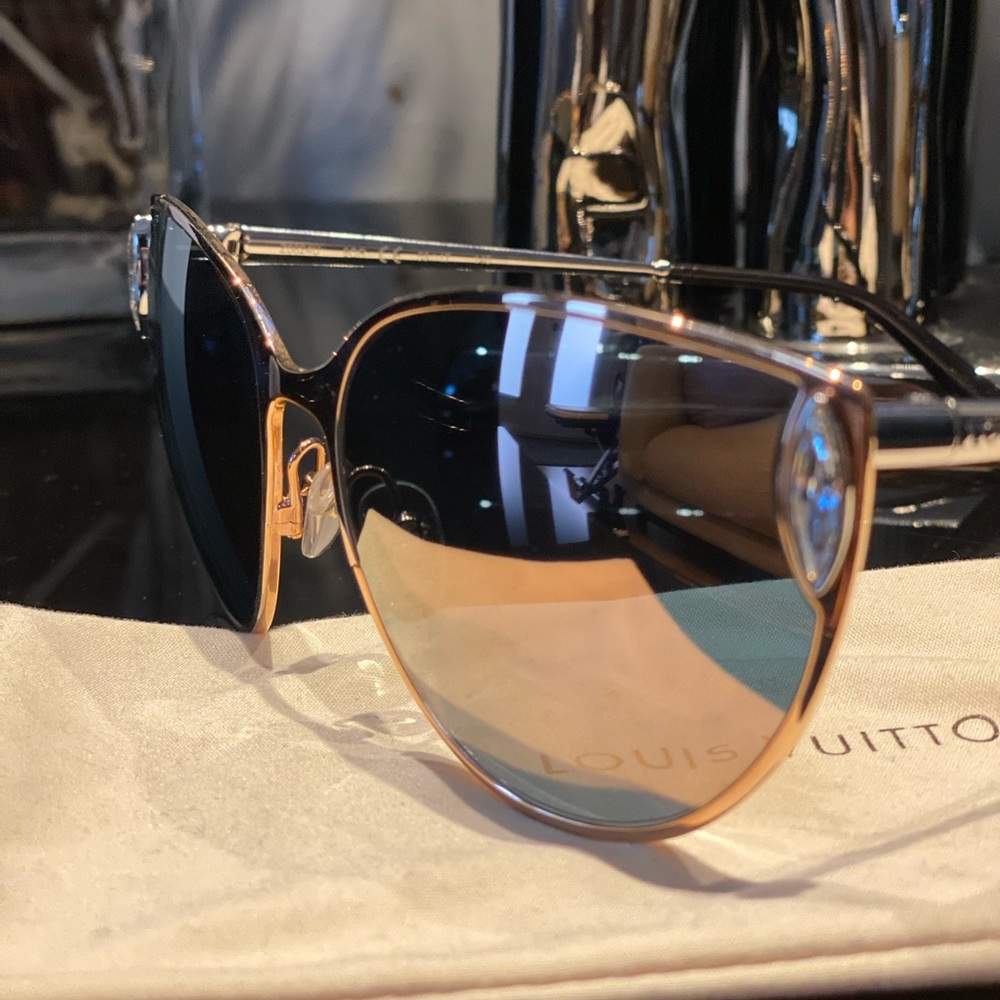Louis Vuitton Gold Frame Brown Gradient Lens Sunglasses - Picture 6 of 6